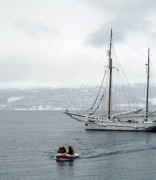 Navegando y esquiando los fiordos de Noruega