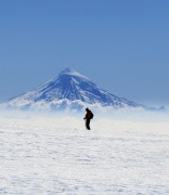 ski Volcan Choshuenco con Volcan Lanin detras